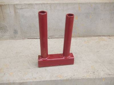 Jest to czerwony łącznik górny, który jest używany w przenośnym ogrodzeniu w Kanadzie.